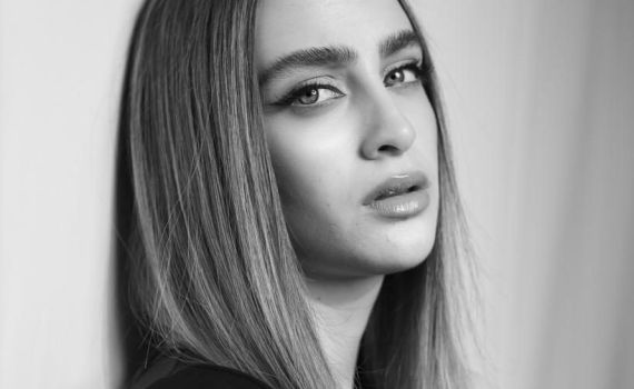 משנה כיוון: ואלרי חמאתי בדרך לתאטרון