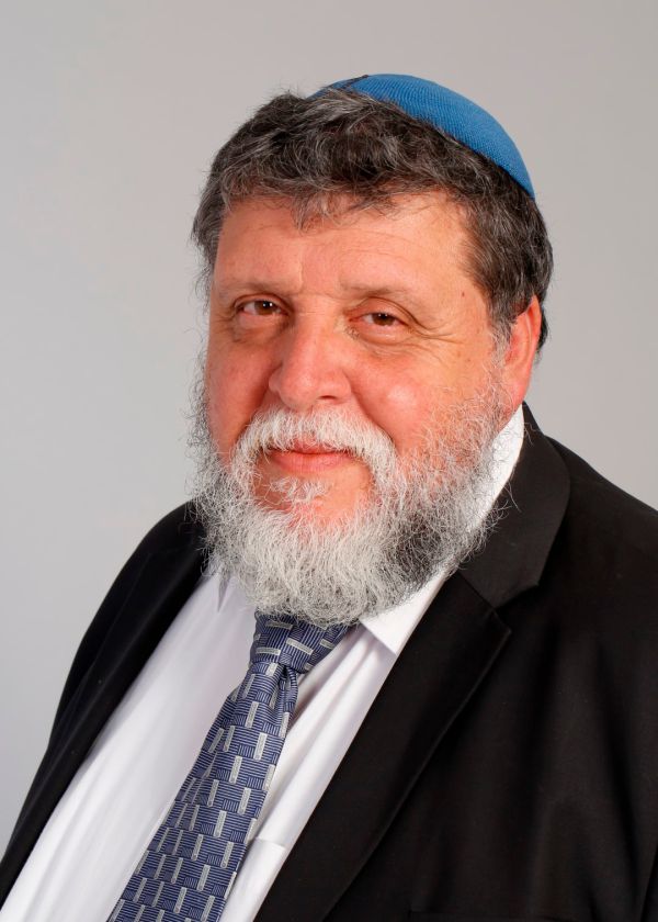 הרב פוירשטיין: "הוצאתי את ספרי הרב טאו מהספרייה"