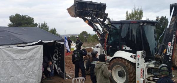 פינוי בחומש: המשטרה באלימות גם נגד ילדים