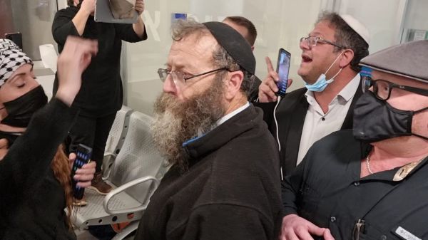 שוב מהומה: בן גביר הגיע לבקר את המחבל • צפו