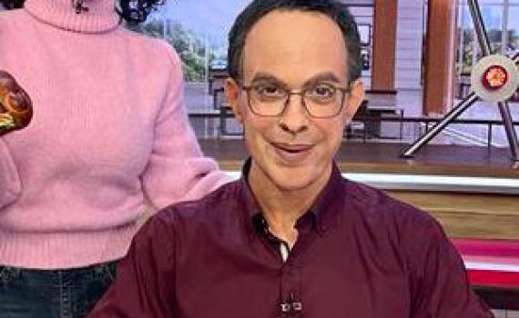 ניב רסקין ופאנל חדשות 12 מקבלים חיקוי ראשון בארץ נהדרת