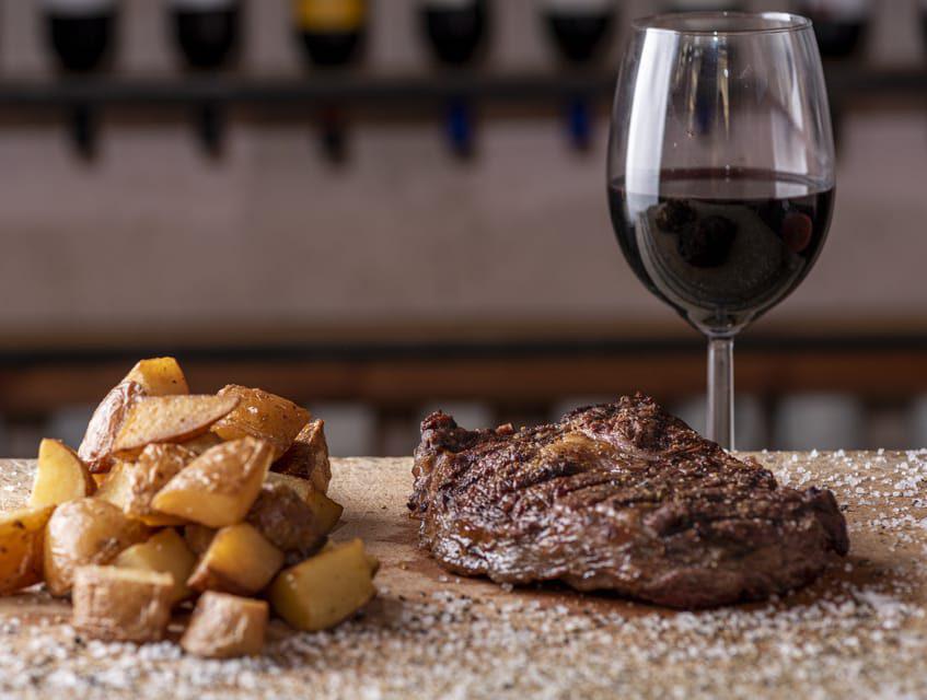 רג'ינה: כשחרדים וחילונים נפגשים לאכול באותו מקום