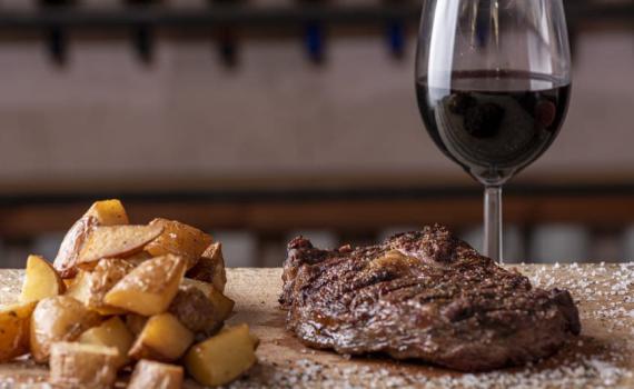 רג'ינה: כשחרדים וחילונים נפגשים לאכול באותו מקום