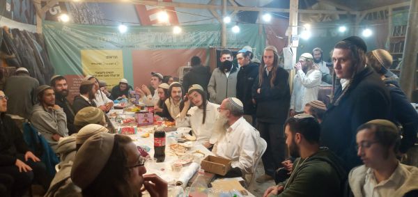 בצל סכנת הפינוי: מעל 100 איש במלווה מלכה בחומש