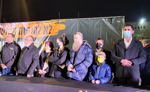 אלפים מול משרד רה"מ: "על חומש הממשלה תיפול"