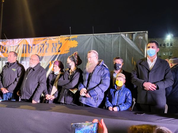 אלפים מול משרד רה"מ: "על חומש הממשלה תיפול"