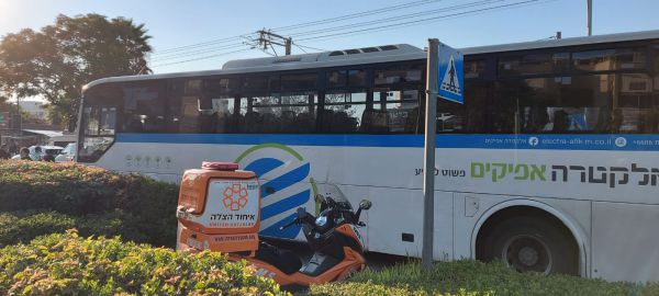 תאונה קשה ביבנה: הולכת רגל נהרגה מפגיעת אוטובוס