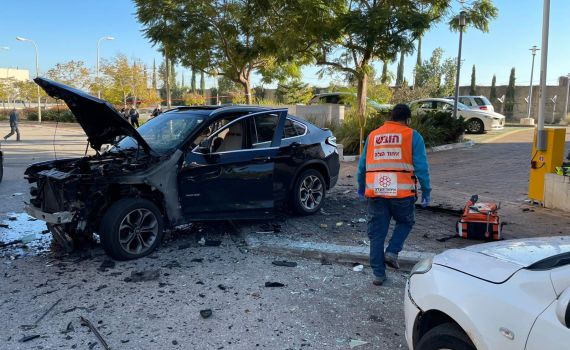 אם וביתה נפצעו מפיצוץ ברכב ברחובות