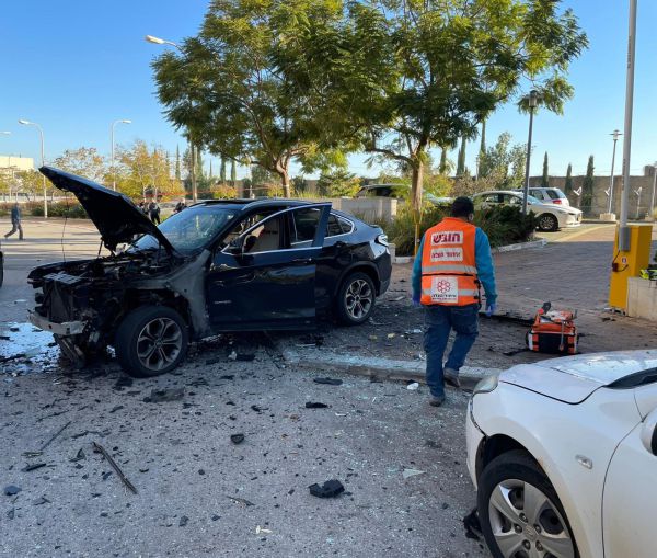 אם וביתה נפצעו מפיצוץ ברכב ברחובות