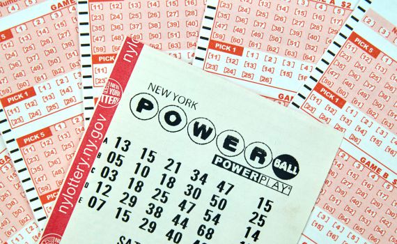 טירוף בארה"ב: אדם יחיד זכה במיליארד דולר בלוטו