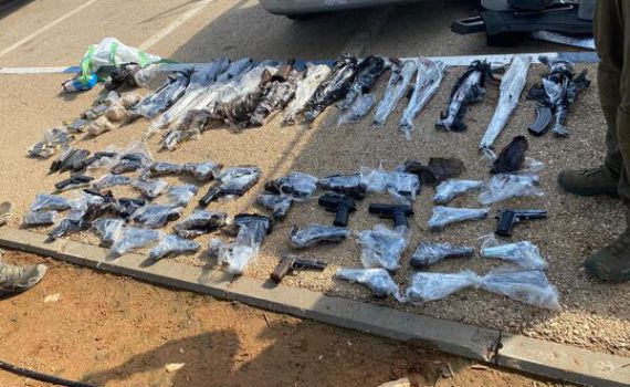 עשרות כלי נשק נתפסו לאחר מרדף בבקעת הירדן