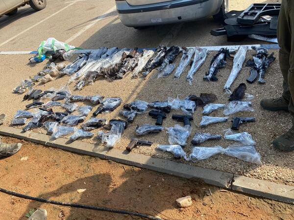 עשרות כלי נשק נתפסו לאחר מרדף בבקעת הירדן