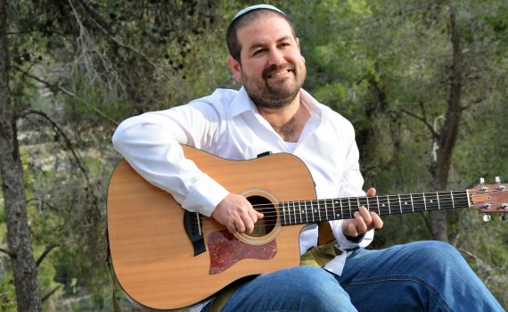 אהרן דויטש בסינגל חדש: "נגן עוד שיר"