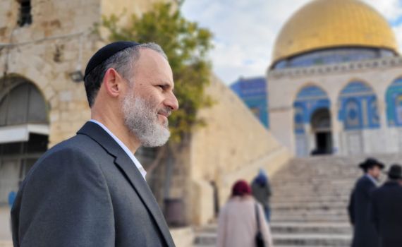 ראש ישיבת מחניים התפלל לראשונה בהר הבית