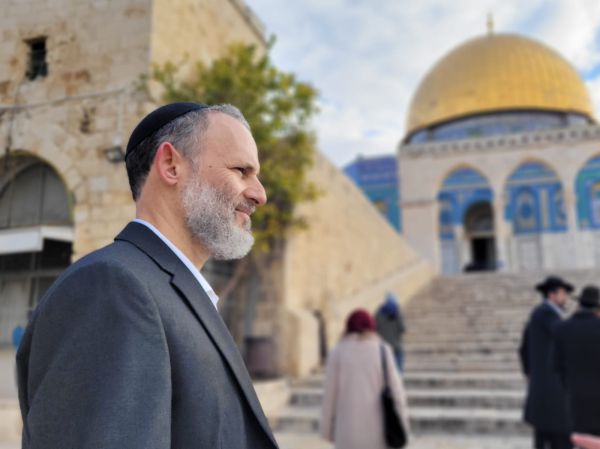 ראש ישיבת מחניים התפלל לראשונה בהר הבית