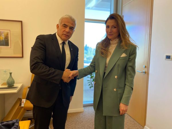 לפיד וסגנית שר החוץ של אוקראינה נפגשו