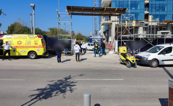 עמדו על פיגום רעוע, וצנחו אל מותם מקומה 40