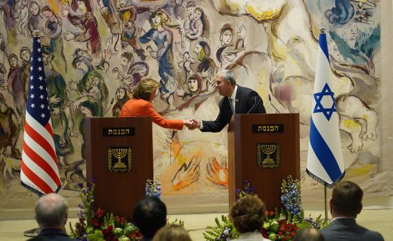 ננסי פלוסי: ארה"ב מחויבת לפתרון שתי המדינות