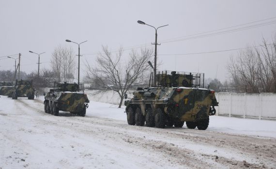 זלנסקי: קייב עדיין בשליטתי; עשרות מדינות שולחות נשק