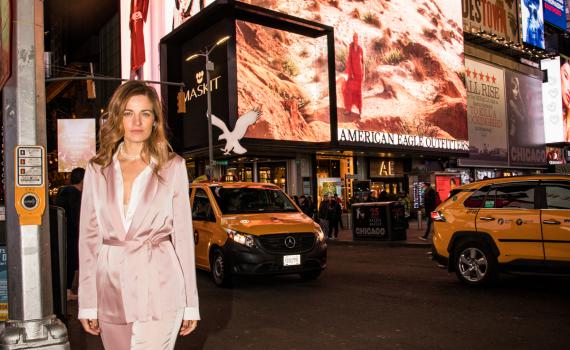 כבוד: מותג האופנה הישראלי מככב בטיימס סקוור