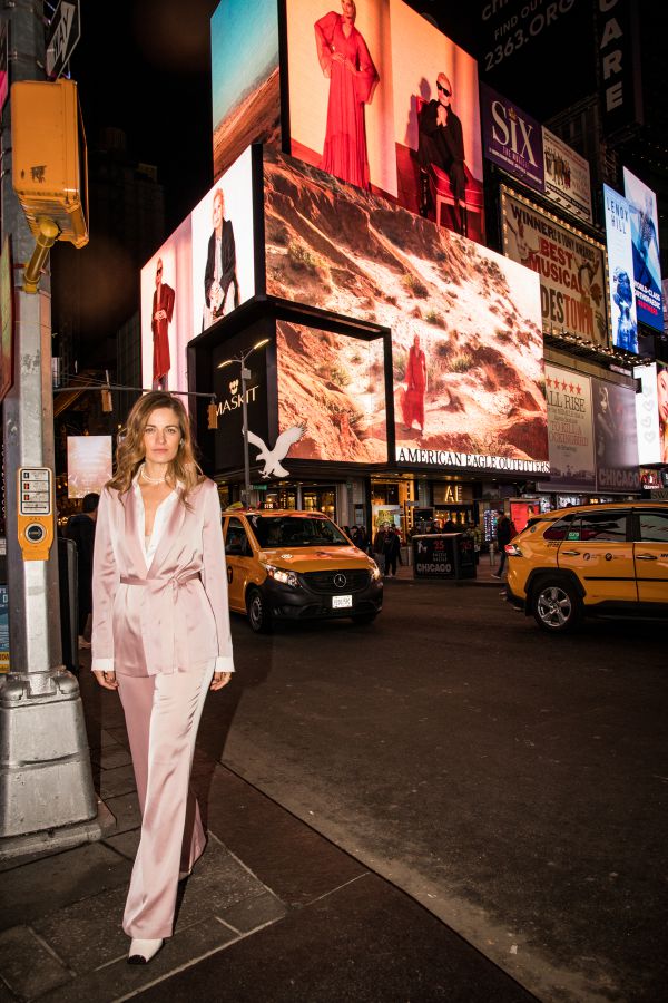 כבוד: מותג האופנה הישראלי מככב בטיימס סקוור