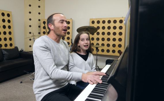 "פעמיים אדר": השיר שיעשה לכם מצב רוח טוב