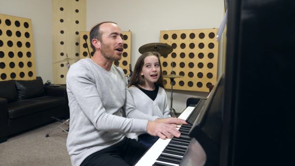 "פעמיים אדר": השיר שיעשה לכם מצב רוח טוב