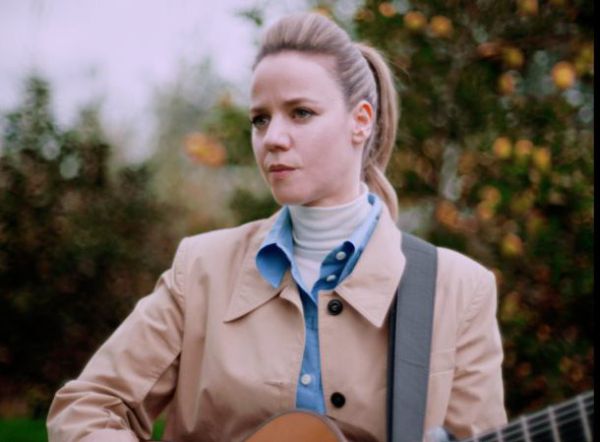 "אין ברירה אלא לנוע": רונה קינן בסינגל חדש