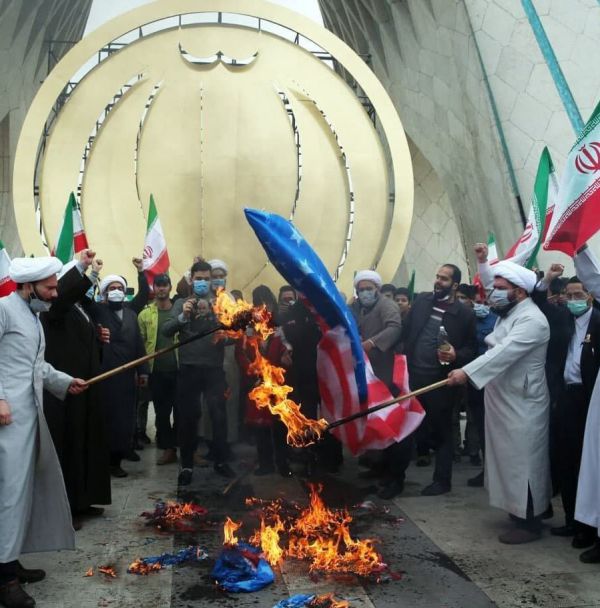 חגיגות השנה למהפכה באיראן בשריפת דגל ישראל