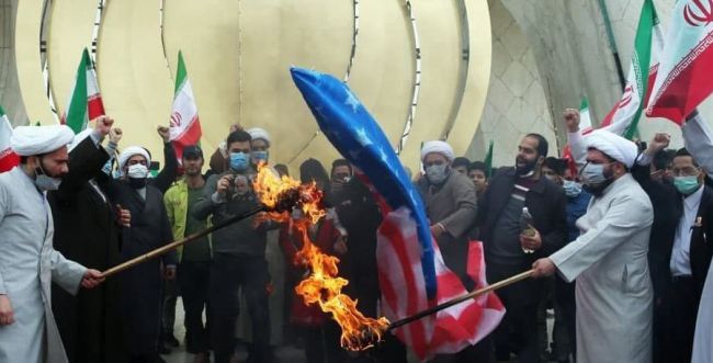 חגיגות השנה למהפכה באיראן בשריפת דגל ישראל