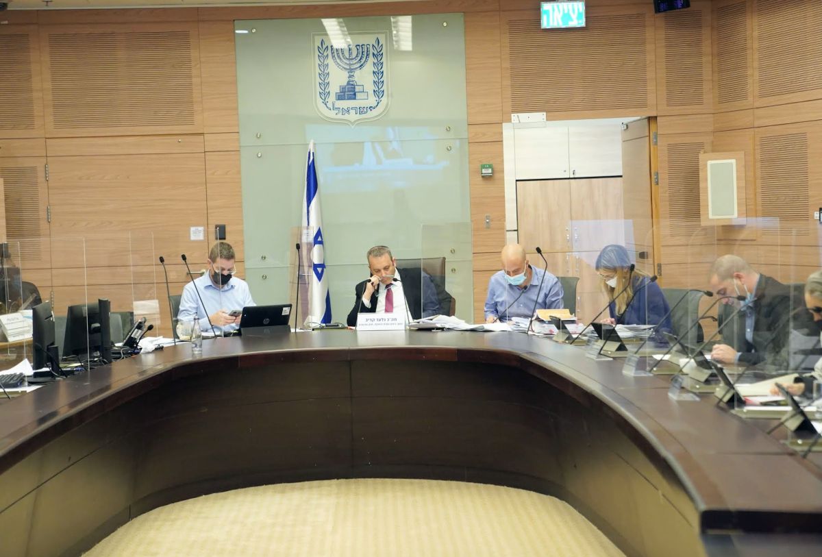 ועדת חוקה אישרה את חוק "פרי העץ המורעל"