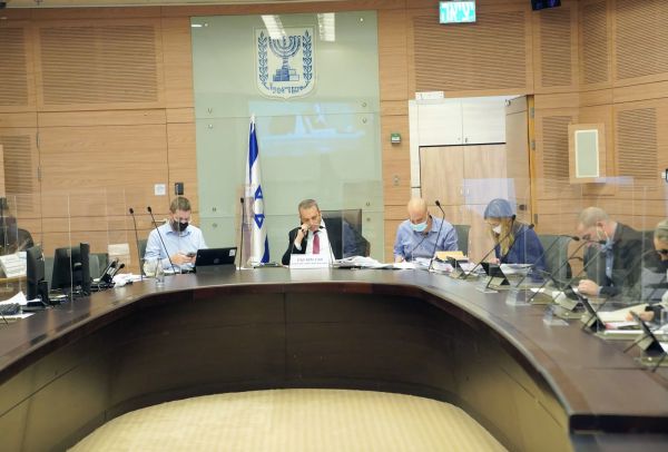 ועדת חוקה אישרה את חוק "פרי העץ המורעל"