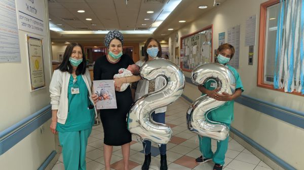 בזמן הנכון: אוראל ילדה את בנה בשעה בלתי נשכחת