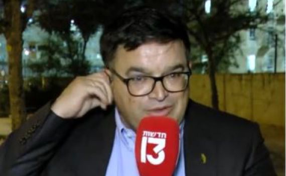 צפו: מיכאל ביטון פוצץ ראיון עם רביב דרוקר