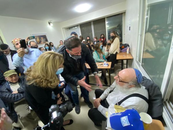 רגע מרגש בבית של פולארד: "אני חייב לך תודה אדירה"