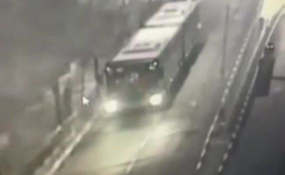 חשד לירי תועה באוטובוס באלעד, שלושה נפצעו