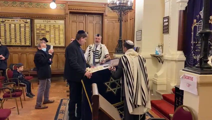 תפילה לשלום המדינה בבית הכנסת הגדול בפריז