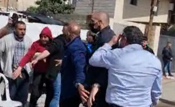 צפו: ערבים ניסו לתקוף באלימות את איתמר בן גביר