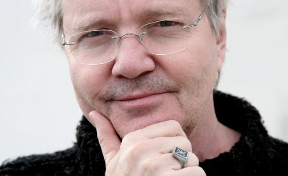 אלון אולארצ'יק חושף את שני ילדיו בשיר: "תהיה ילד"