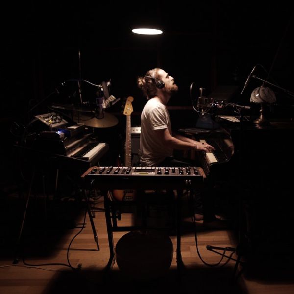 אלדד ציטרין בקליפ שצילם בפלאפון שלו: עוד כותב לך שירים