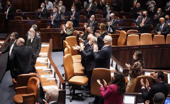 מרגש: מחיאות כפיים לילדי עוטף עזה במליאה | צפו