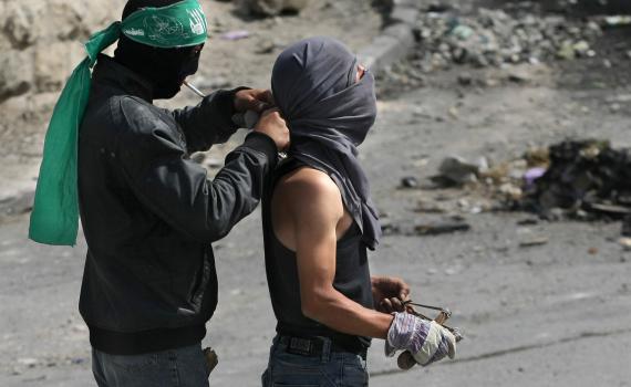 פלסטיני שיידה אבנים לעבר חיילים, נורה ונהרג