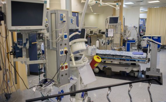 אלימות במיון של שערי צדק: בני משפחה תקפו רופאים