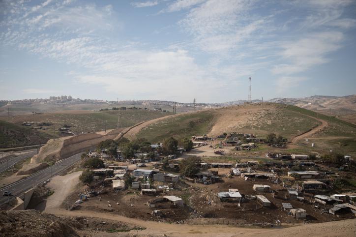 מפתיע: מתנחלים פנו לבנט נגד פינוי חאן אל אחמר