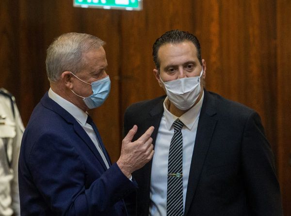 הקואליציה הרימה ידיים; בליכוד עשו מחווה לגנץ