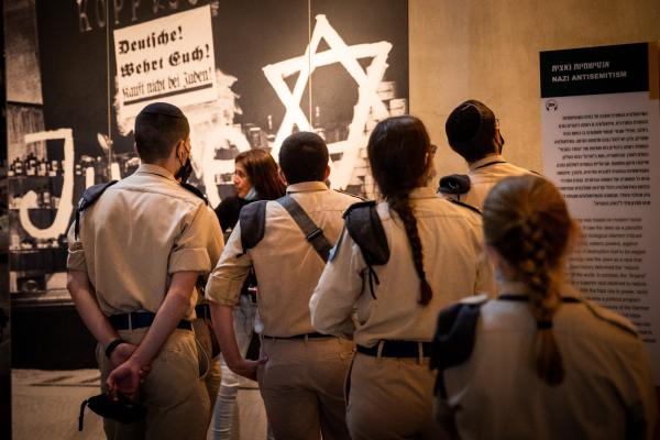 רומן אברמוביץ יתרום ליד ושם עשרות מיליוני דולרים