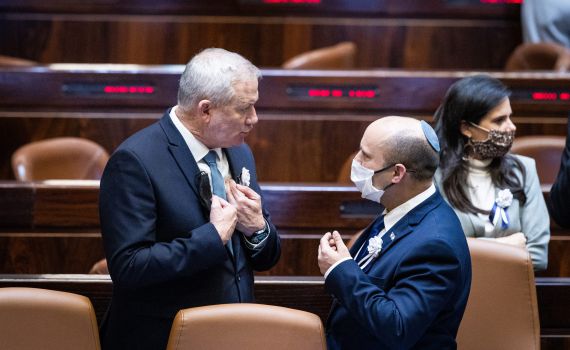 קרבות אופוזיציה: בני גנץ משגר עקיצה לבנט וחוק הגבלת הכהונה