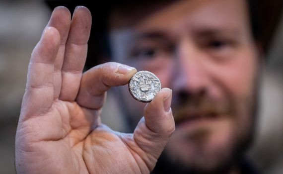 אחרי הזינוק, ירידה קלה במחיר של 'מחצית השקל'