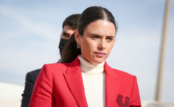 אחרי המראות הקשים, שקד משנה מדיניות