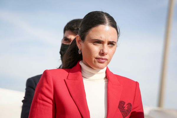 שקד נכנעה: מתווה הפליטים הורחב משמעותית